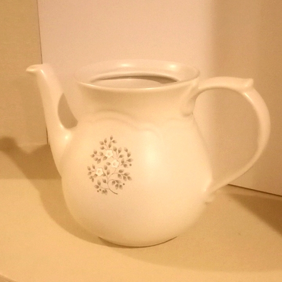 VTG- Pfaltzgraff Silver Heirloom 48 oz Beverage Server - Picture 9 of 10